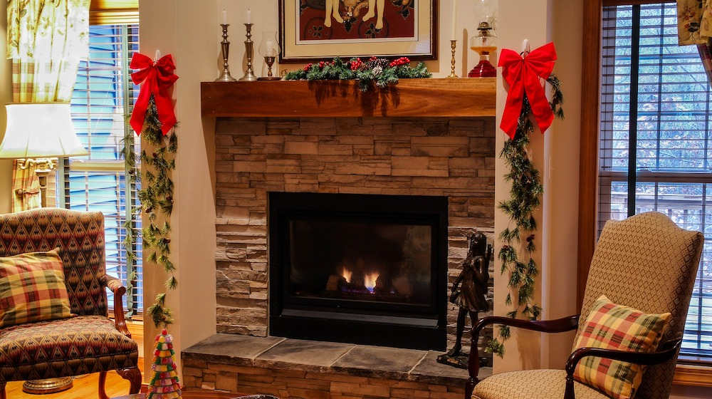 Fireplace with Christmas decorations | Our DIY Christmas Ideas Roundup
