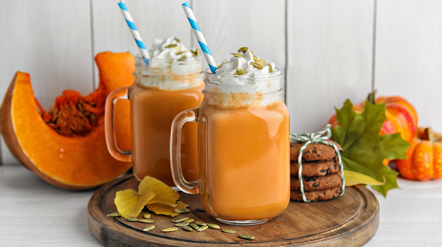 Pumpkin spice latte in mason jars on table | Fall-Inspired Mason Jar Cookie Recipes | Featured