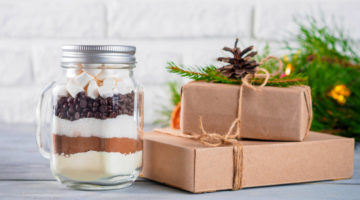 Hot chocolate mix in mason jar and gift boxes | Make Hot Chocolate For The Holidays | Featured