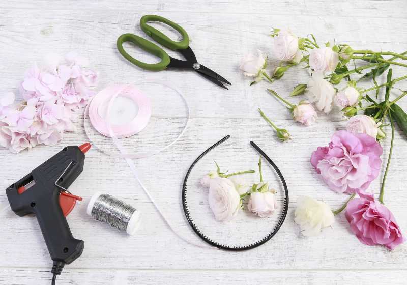 Florist at work How to make flower crown with roses | DIY Flower Crowns