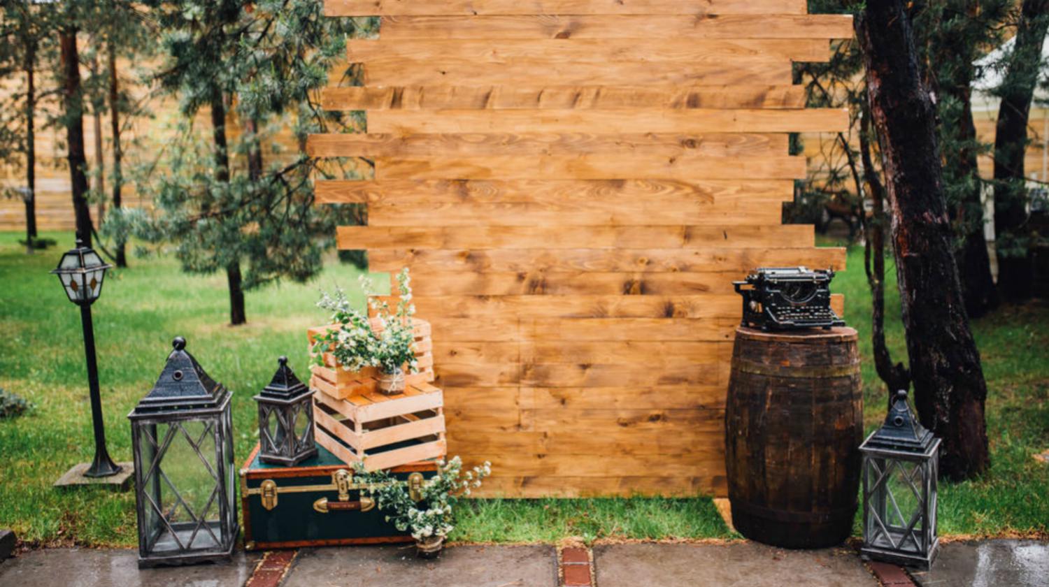 Feature | Rustic Theme Backdrop | DIY Photo Booth Ideas For Your Next Shindig