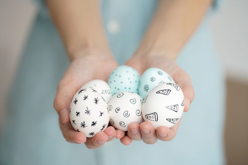 holding-easter-eggs-handdrawn-patterns-soft | diy egg art