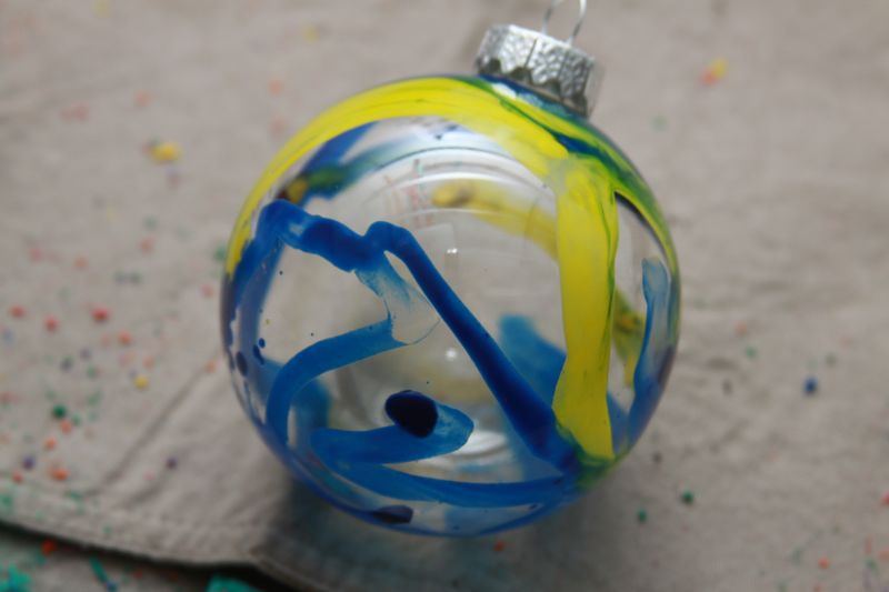 melted-crayon-ornaments | christmas crafts to sell at craft fairs