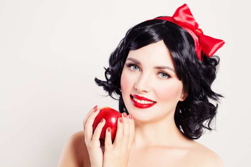 cute-woman-red-apple-fruit | snow white