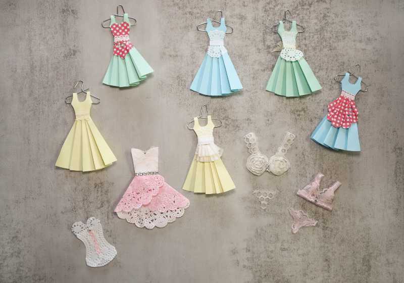 Mini paper dresses for wedding shower decoration | DIY Mini Hangers