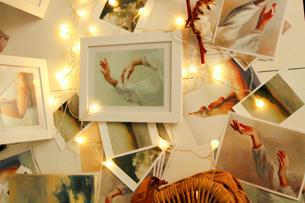 String lights on top of pictures | How To Make A Gallery Wall In Your Home | art gallery wall