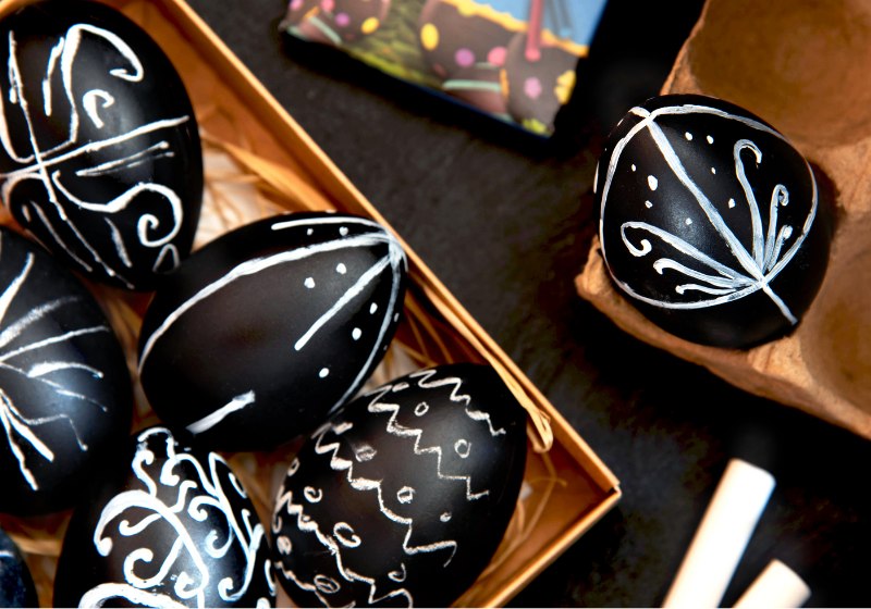easter eggs painted chalk paint black | simple easter egg designs