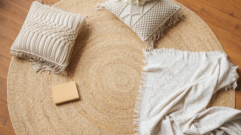 Macrame Pillows | DIY Macrame Pillow Cover Patterns To Upgrade Your Pillows | Featured