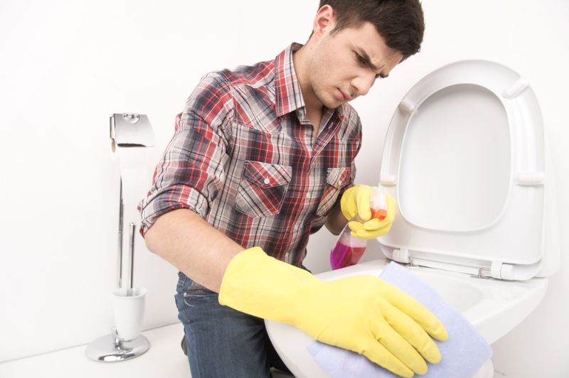 man-cleaning-toilet-spray-cleaner-disappointed | diy natural cleaning products