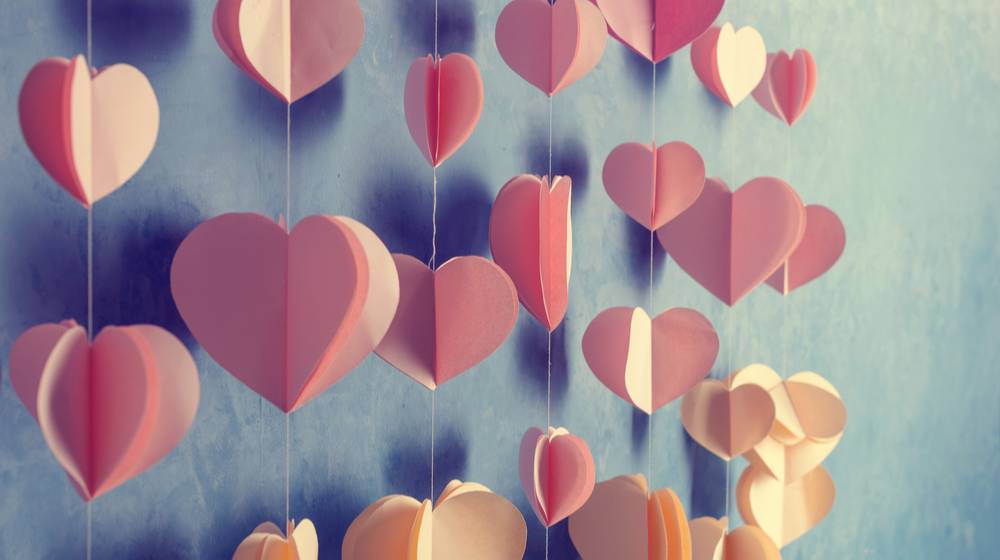 colorful hearts paper garland hanging on | 9 Simple Cricut Projects To Make | Featured