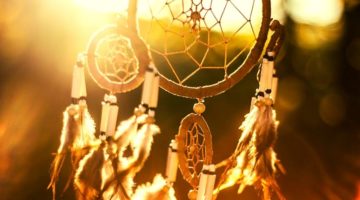 Dreamcatcher with the ray of sunlight | DIY Crescent Moon Macrame Dream Catcher to Spruce Up Any Room | Featured