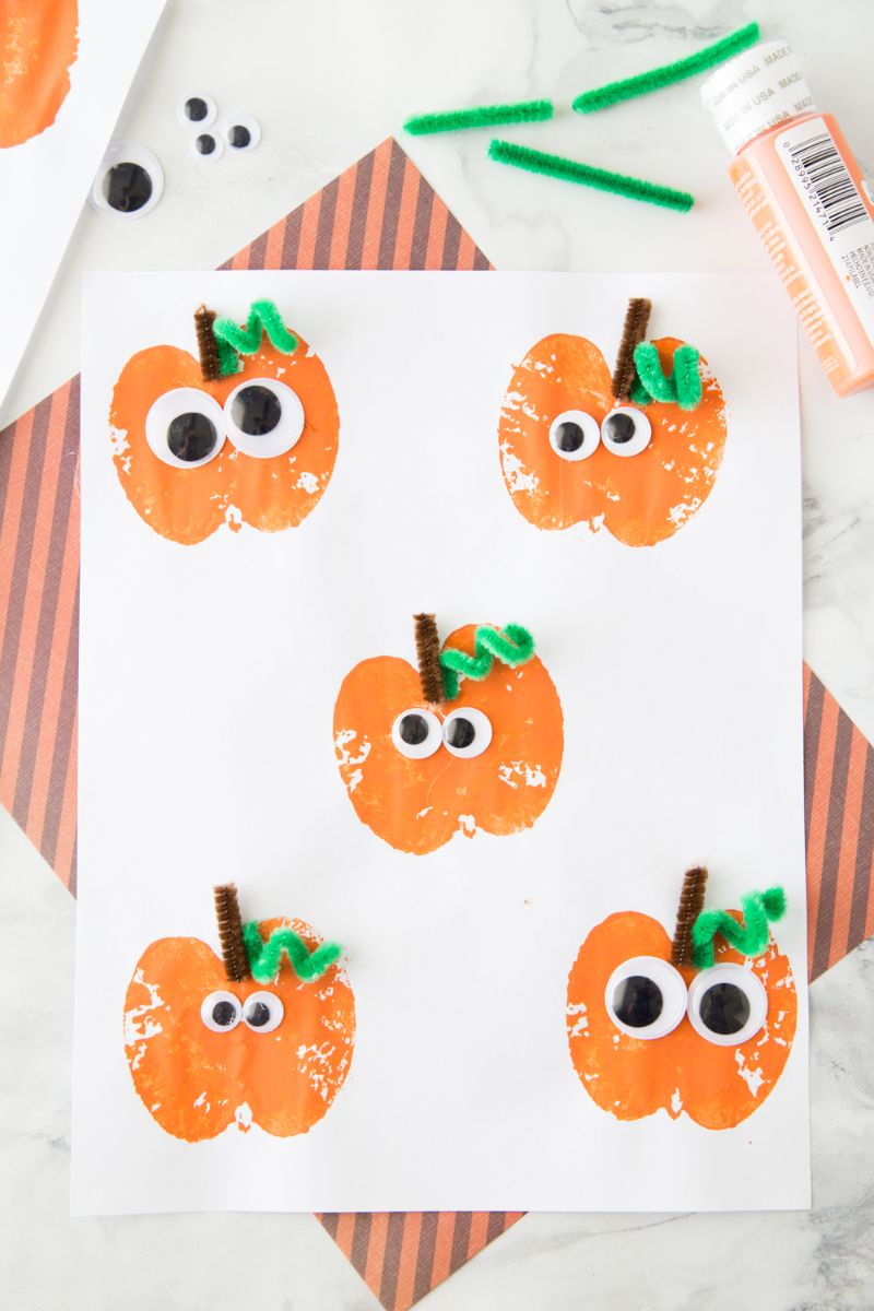 toddler thankful crafts | apple-stamping-pumpkin-craft 