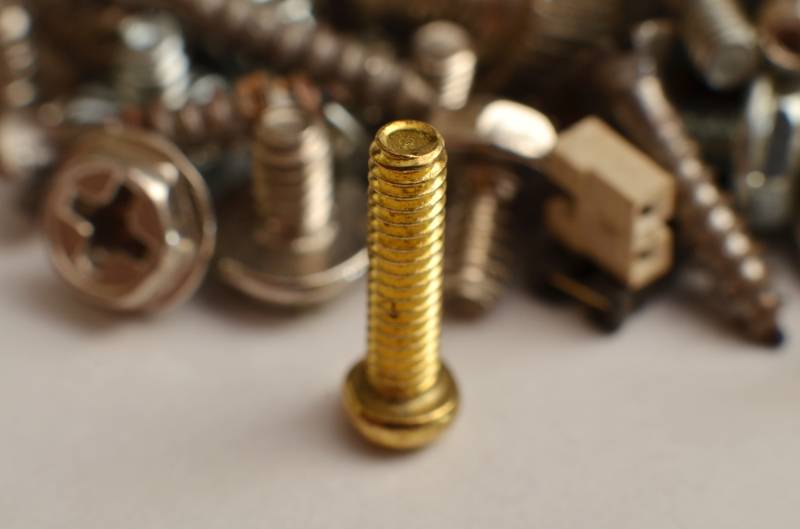 screw-made-iron-brass-shape-round | metal screw hole too small
