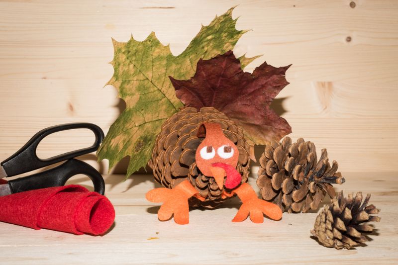 easy crafts for kids | thanksgiving-turkey-made-pine-cone-autumn 