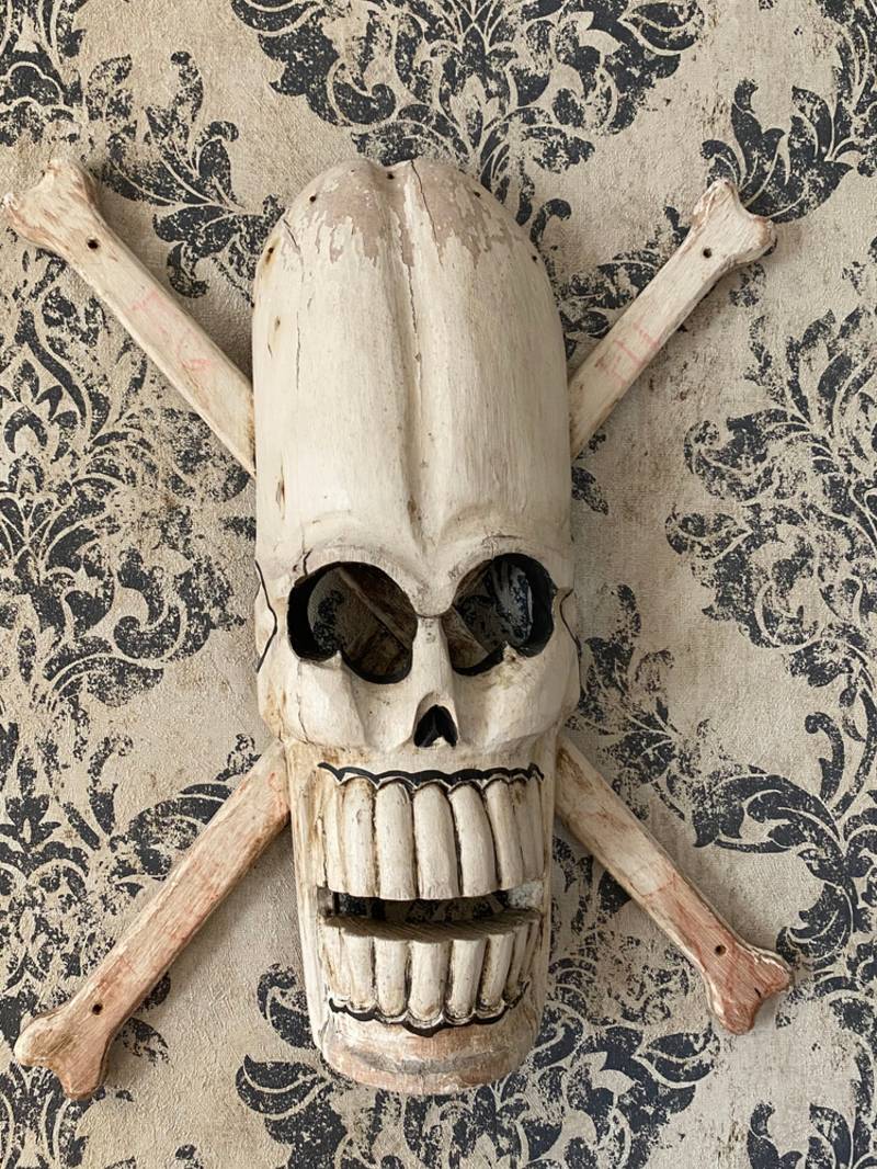wooden-skull-white-hanging-on-wall | Halloween decorations diy