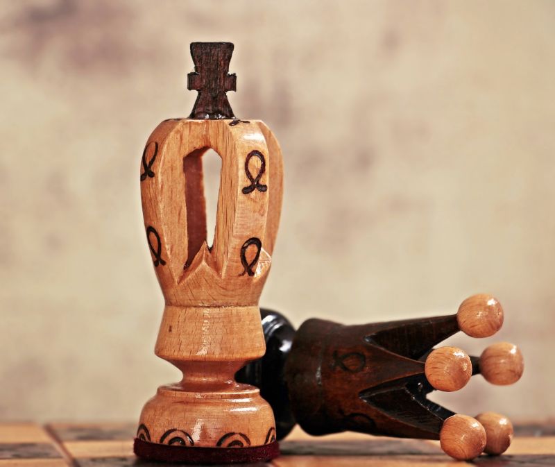 Schach-Dame-König-Schachfiguren |  Holzschnitzset