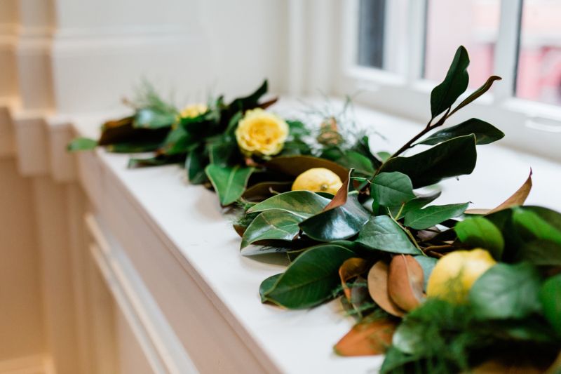 Zitronen-Grün-Magnolien-Blätter-auf-Fensterbank |  DIY Thanksgiving Handwerk