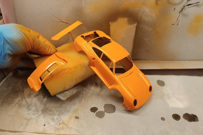 man-paints-scale-model-car-paint | airbrush kit amazon