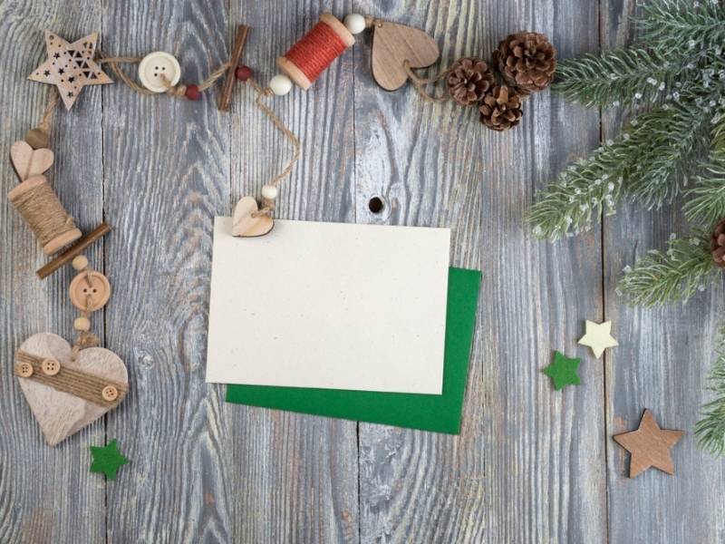 stylish-flat-lay-craft-envelope-decorated | diy christmas garland