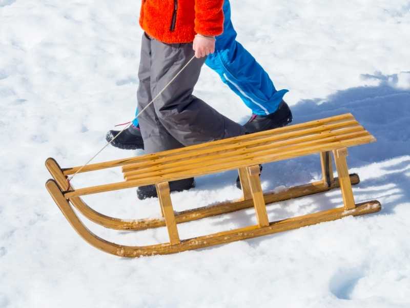 wood-sled-on-the-snow | diy wood sled