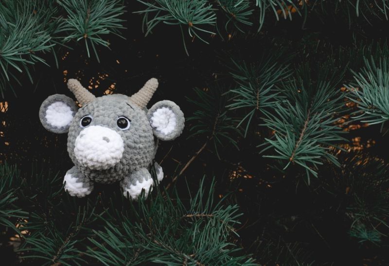 gray-knitted-toy-ox-on-blue | arts and crafts
