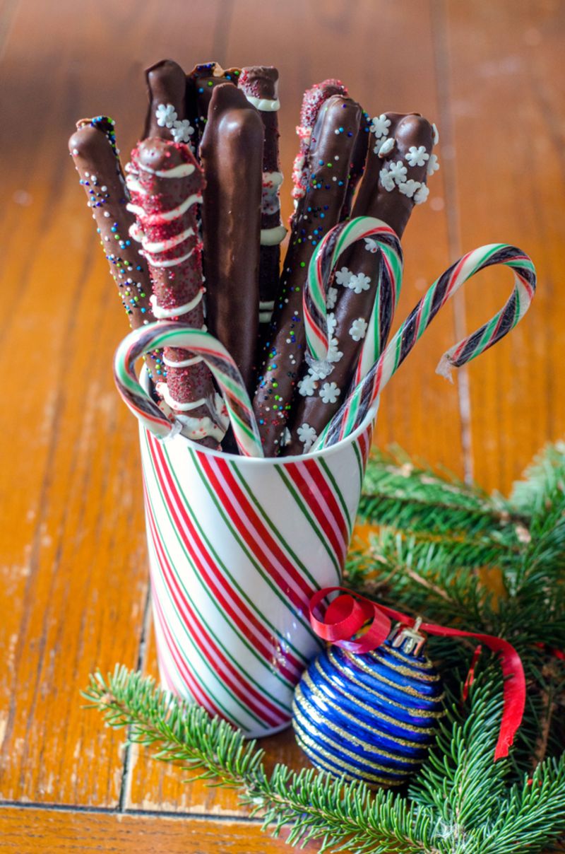 mug-full-candy-canes-sweet-chocolate | new year drink