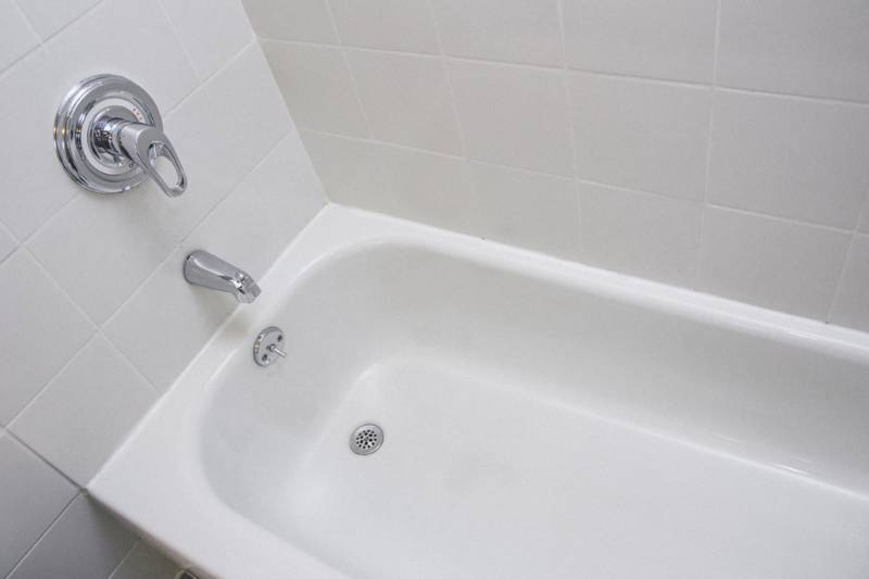 clean bathroom modern bathtub | how to recaulk a bathtub