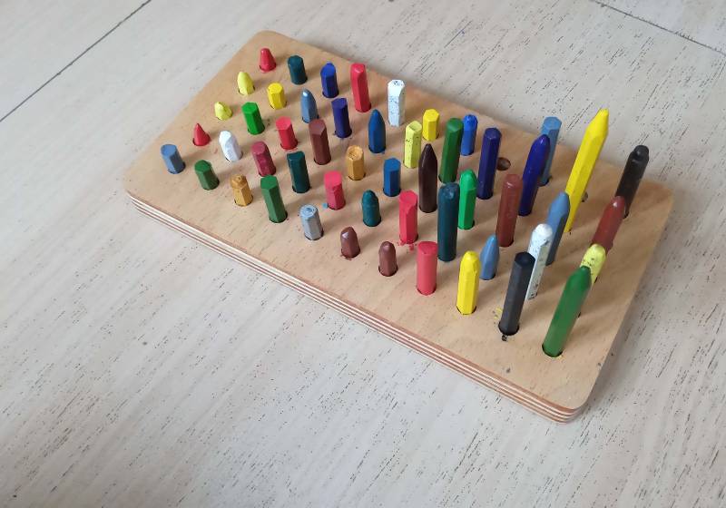 Colourful wooden crayons stand holder for Montessori classrooms | Crayon Holder | Easy Woodworking Projects For Kids