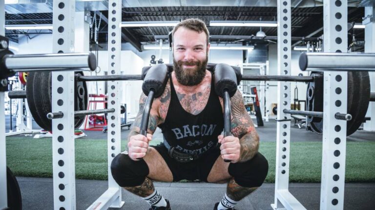 069YKHTulsU-mens-black-tank-top-and-black-shorts | 9 DIY Squat Rack Ideas For Your Home Gym | Featured