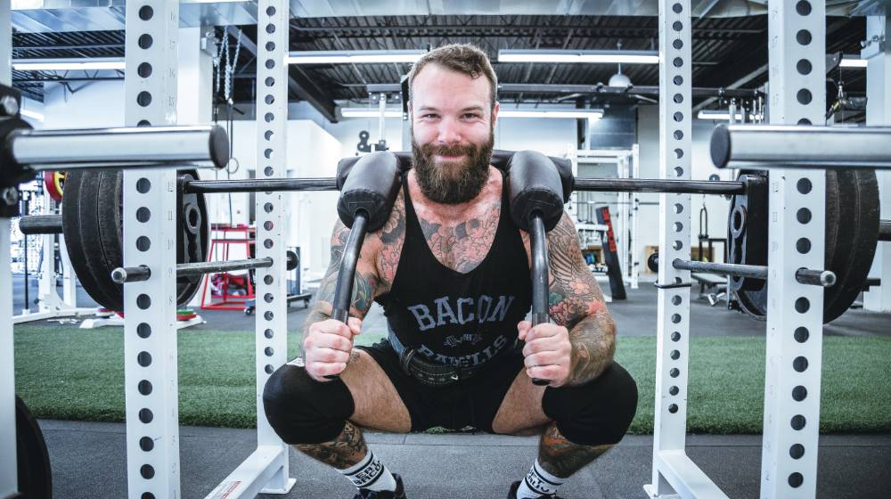 069YKHTulsU-mens-black-tank-top-and-black-shorts | 9 DIY Squat Rack Ideas For Your Home Gym | Featured