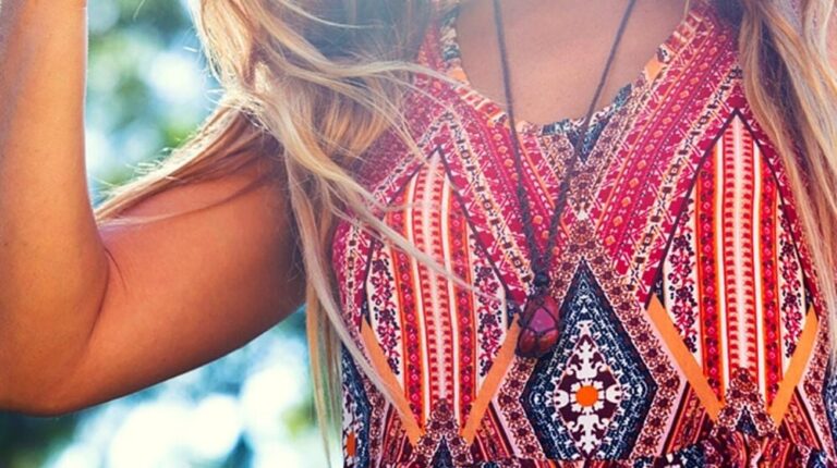 stylish girl wearing macrame necklace | DIY Macrame Necklace Ideas You Can Make With Your Kids | Featured