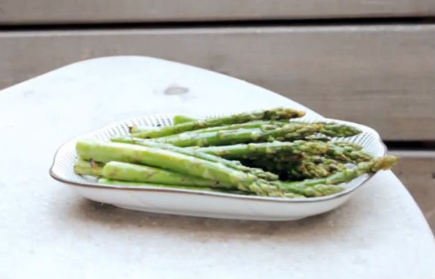 asparagus, asparagus recipe, asparagus recipes, baked asparagus recipe, best asparagus recipe, cooking asparagus, grilled asparagus recipe, grilled asparagus recipes, how do you cook asparagus, how to bake asparagus, how to cook asparagus in a pan, how to cook asparagus in the oven, how to cook fresh asparagus, how to roast asparagus, oven roasted asparagus, recipes, recipes for asparagus, roasted asparagus, roasted asparagus recipe