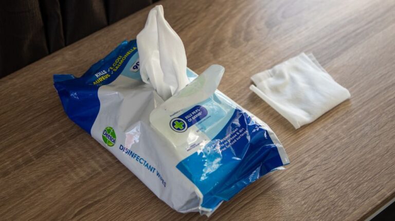 Pack of Wipes | DIY Disinfecting Wet Wipes | Featured