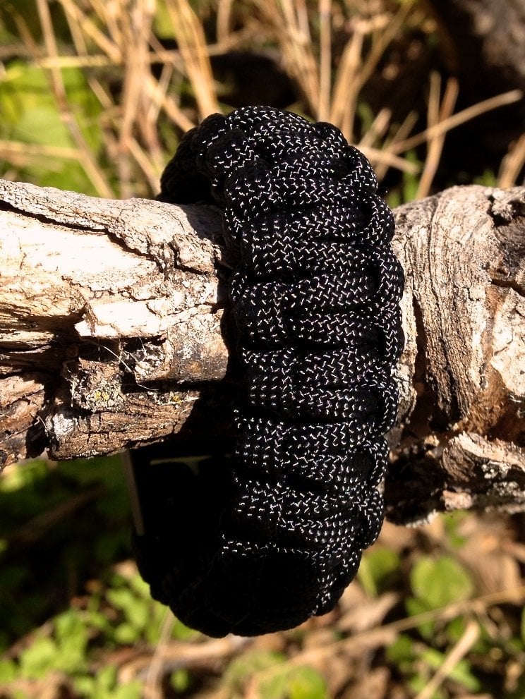 550 Paracord Survival Bracelet | Cobra Weave Tutorial and Instructions