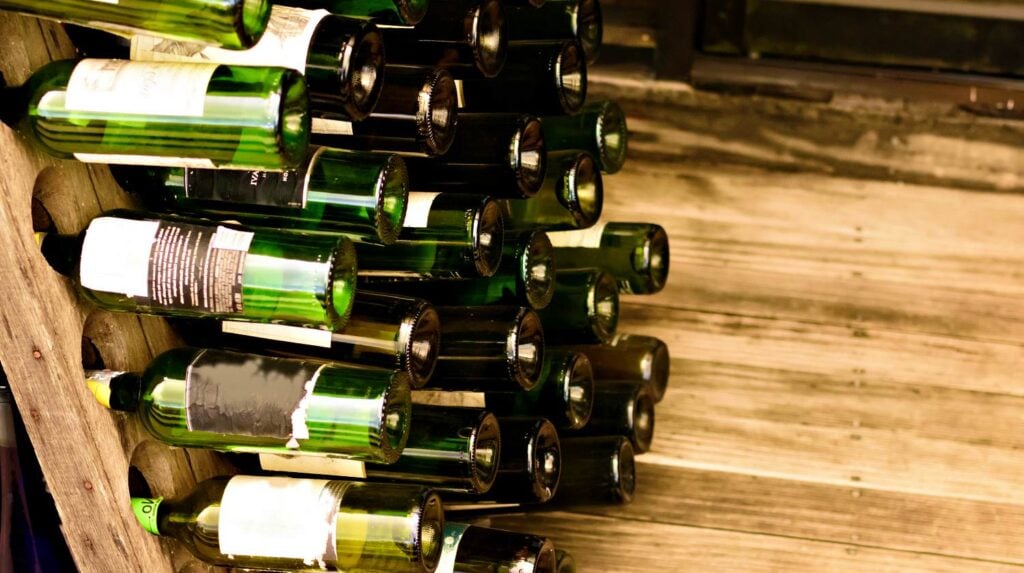 Background made from empty beer green bottles | Uses For Beer Bottles | Creative Projects And Cool DIY Ideas | Featured