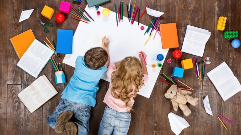 boy and girl drawing | Brilliant Drawing Ideas For Kids For Summer Break | featured