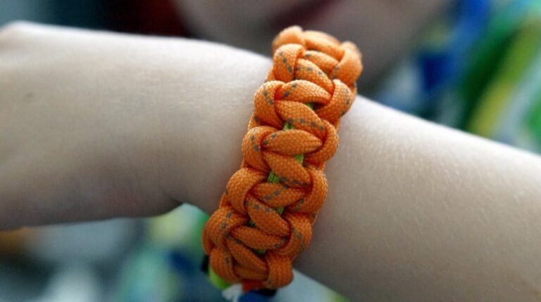 Paracord bracelet | How To Make Survival Paracord Bracelets | DIY Projects | paracord bracelet | paracord bracelet patterns | Featured