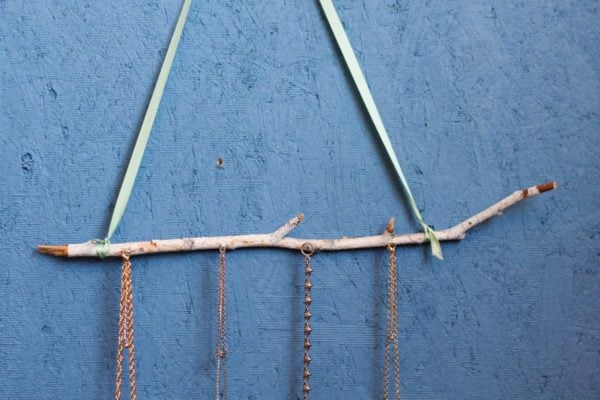 diy necklace holder | upcycled jewelry projects