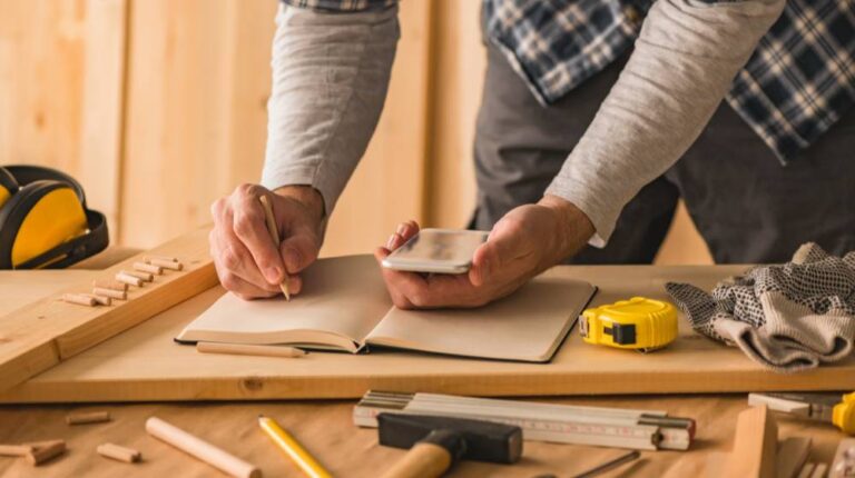 carpenter-making-project-calculation-using-smartphone | 10 Best Do It Yourself Apps Every DIYer Should Know | Featured