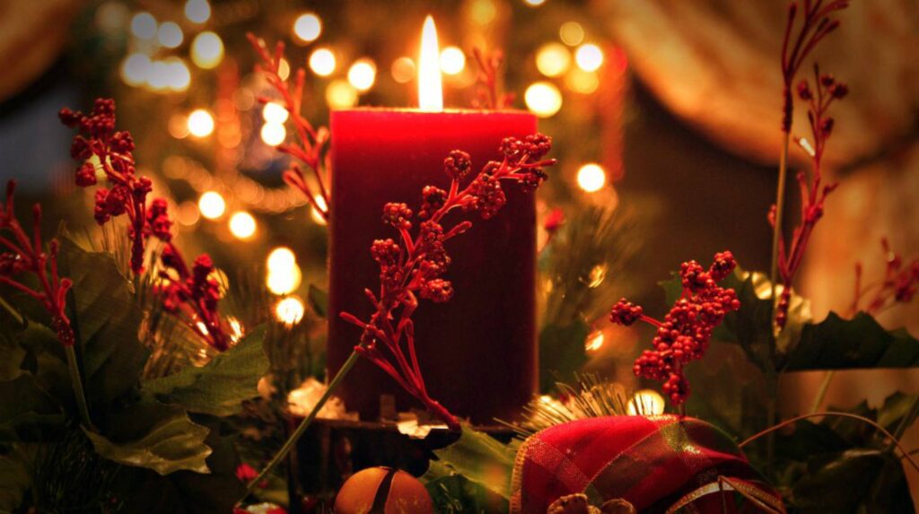 christmas candles on table | Cheap And Easy DIY Christmas Centerpieces | DIY Christmas Centerpieces | easy christmas centerpieces for tables | Featured