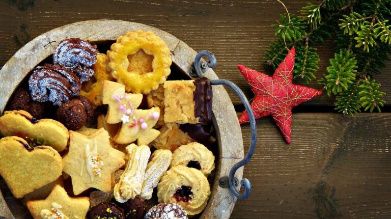 Feature | Christmas cookies | Christmas Gifts For Girlfriend | 28 DIY Gifts For Your BFF