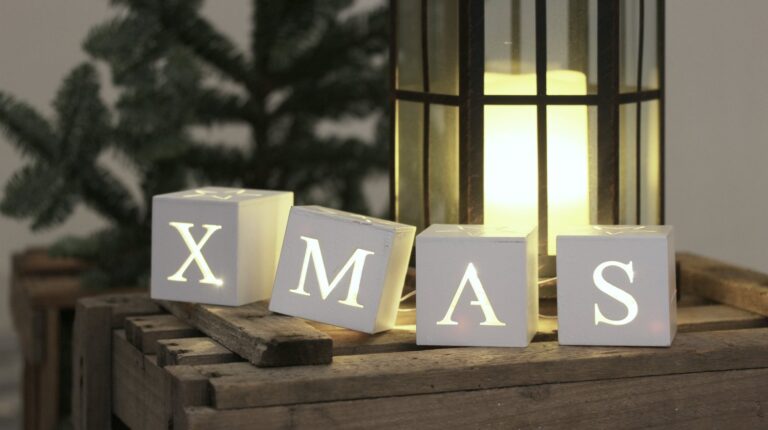 christmas lanterns advent decoration | DIY Christmas Lanterns Ideas To Brighten Up Your Home | diy christmas lanterns | christmas decorations | Featured