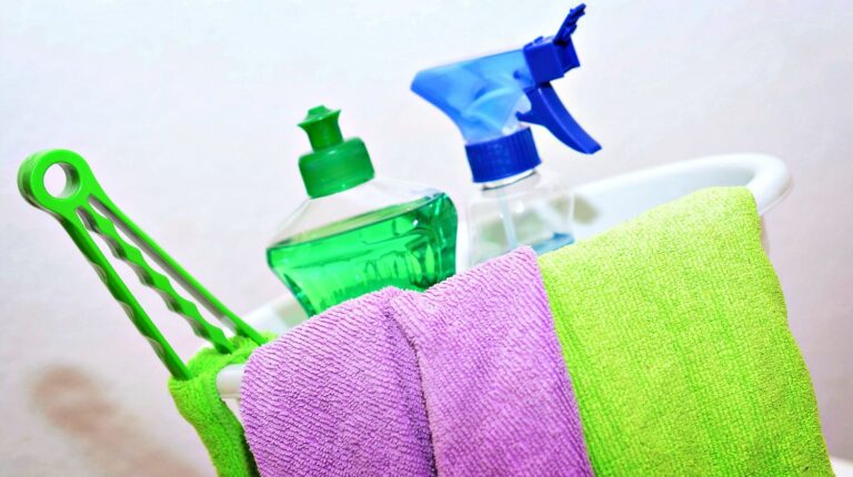 Feature | Basket with equipment for cleaning | 10-Minute Cleaning Hacks To Keep Your Home Sparkling