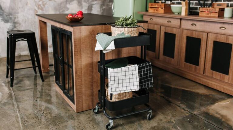 cozy-loft-kitchen-dinning-table-chairs Small Kitchen Ideas featured
