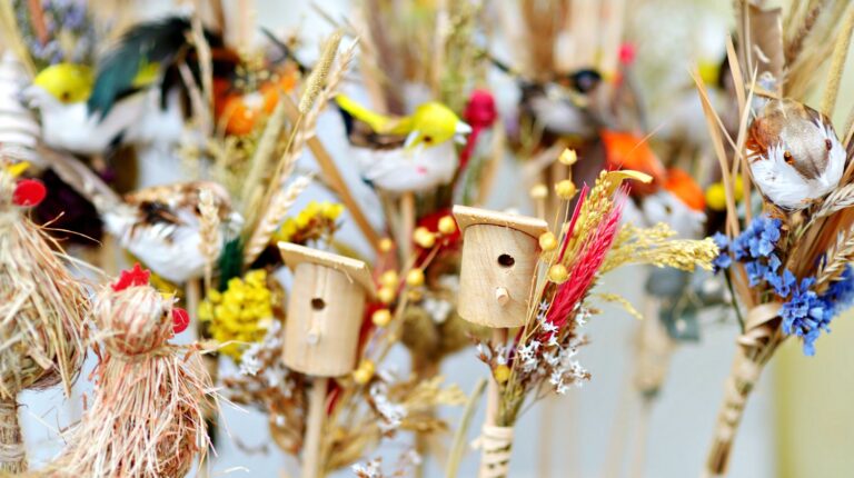 Feature | Cute small nesting boxes sold on spring market | Spring Craft Projects You Need To Try This Season | DIY Projects