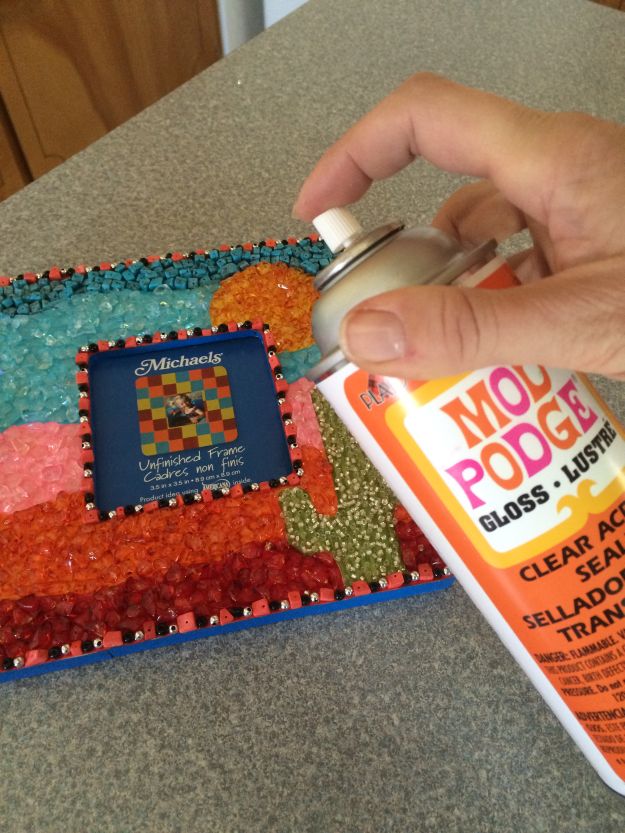 Cute DIY Picture Frame Crafts for Teens | https://diyprojects.com/diy-picture-frame-ideas-with-mosaic-tiles/