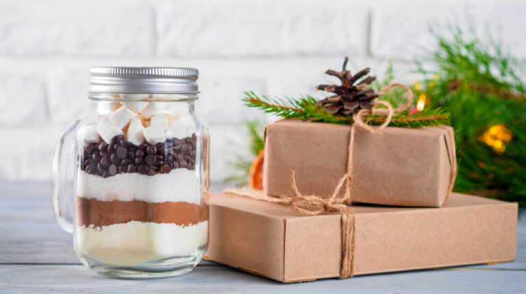 Hot chocolate mix in mason jar and gift boxes | Make Hot Chocolate For The Holidays | Featured