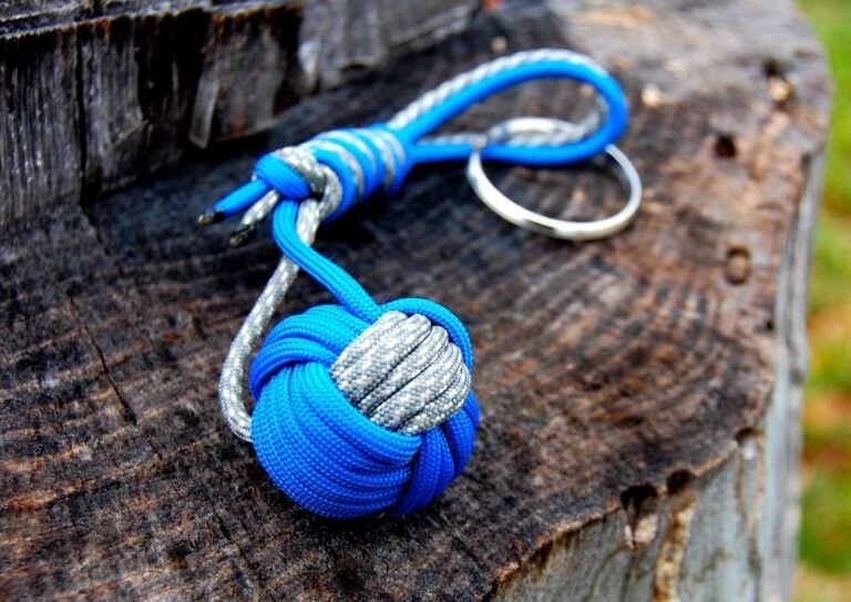how-to-make-a-paracord-monkey-fist-featured