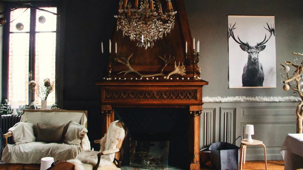 living room with furnitures | DIY Mantel Ideas | featured