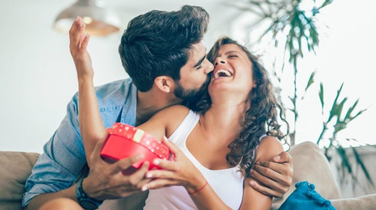 man giving surprise gift to his girlfriend | Cute Gifts To Make For Her | gifts to make for her | homemade gifts for her | Featured
